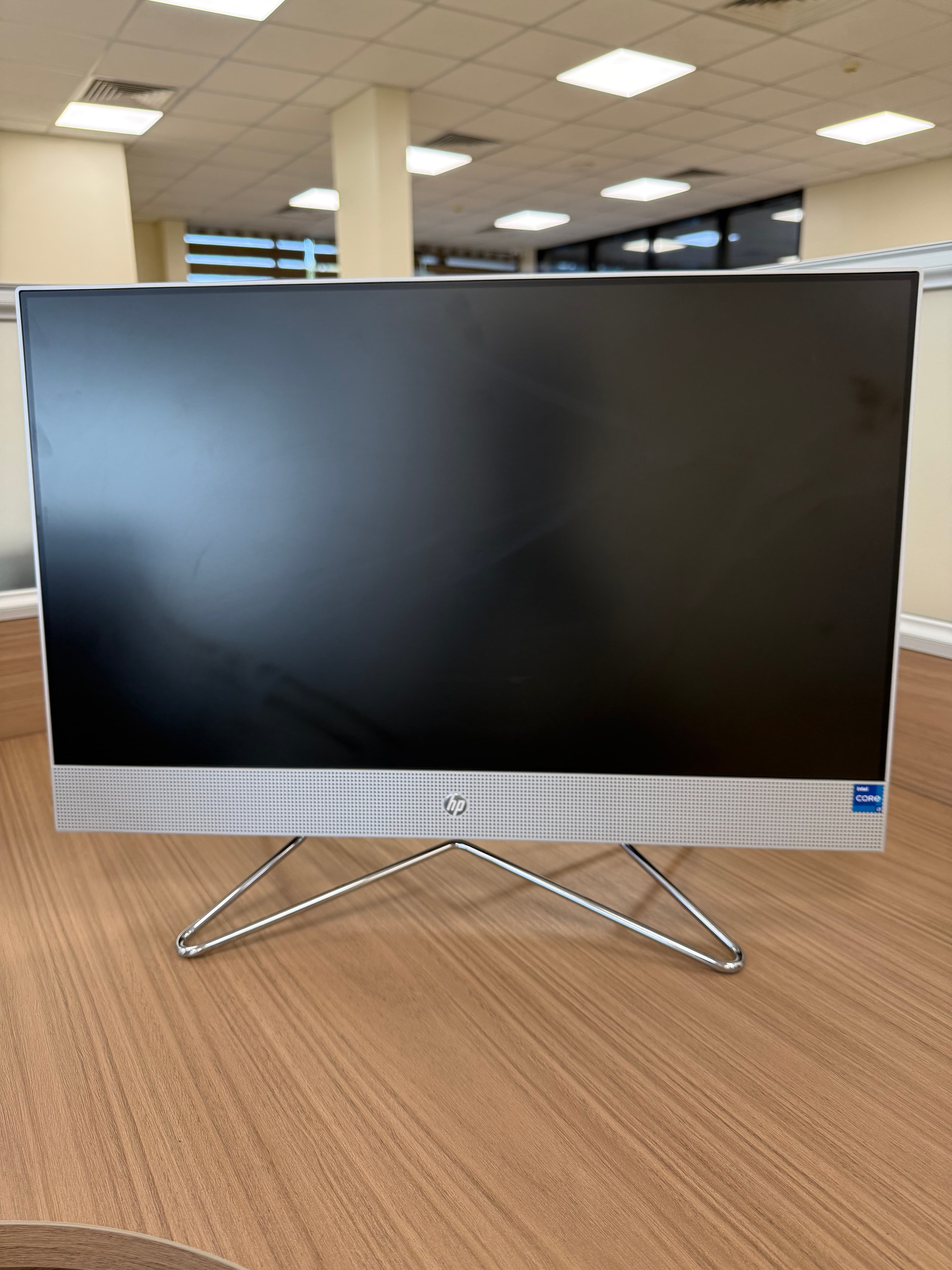 HP All-in-One 24" Desktop PC – Intel Core i7 / 16GB RAM / 1TB SSD– Sleek Modern Design