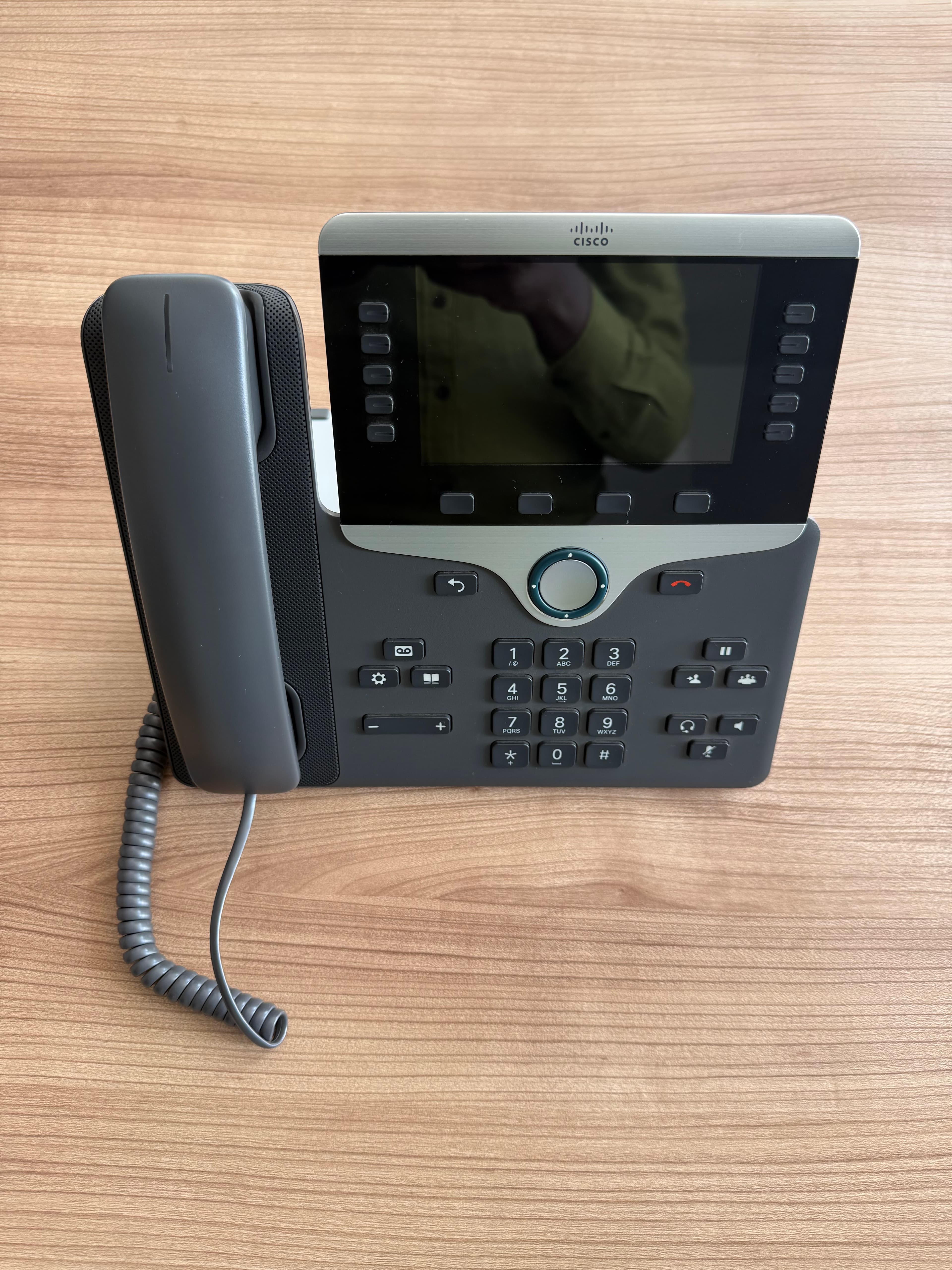 Cisco 8800 Series IP Desk Phone (Excellent Condition)