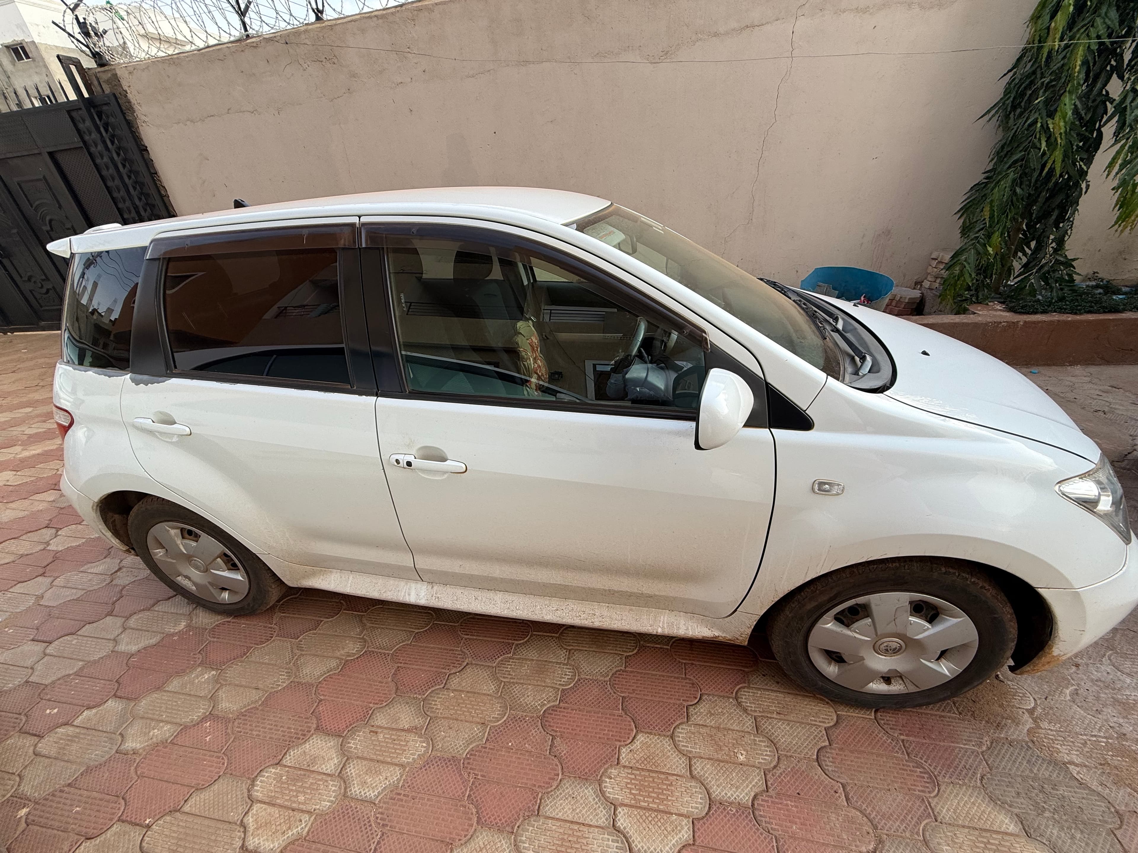TOYOTA IST